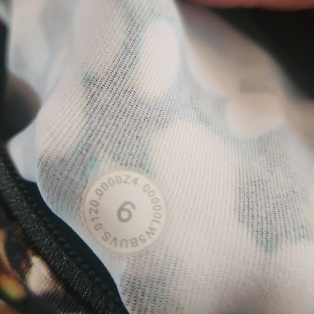 Lululemon Speed Up Tight 28" Size 6 - Picture 6 of 7